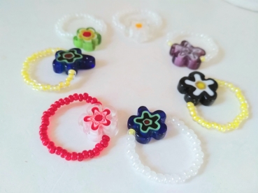ringe aus glasblumen