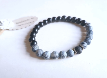 schwarzes glasperlenarmband mit achaten