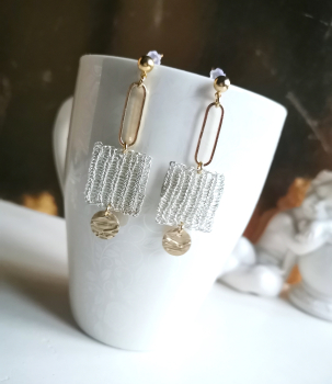 zarte Draht Ohrstecker mit gestrickten Quadraten