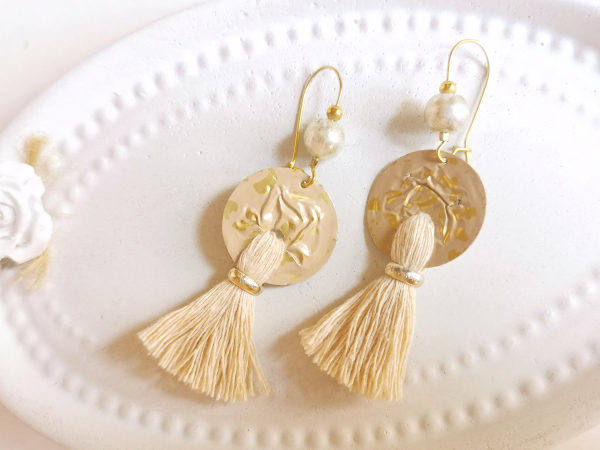 Statement Quasten Ohrringe creme gold terrazzo