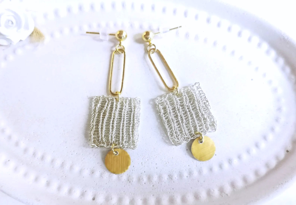 gestrickte Draht Ohrstecker vergoldet